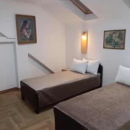 Petrovaradinski Dvor Апартаменты Петроварадин