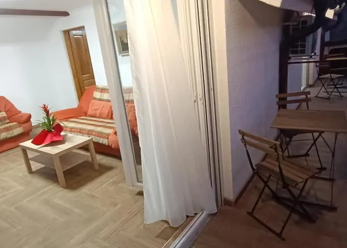 Daire Petrovaradinski Dvor Petrovaradin