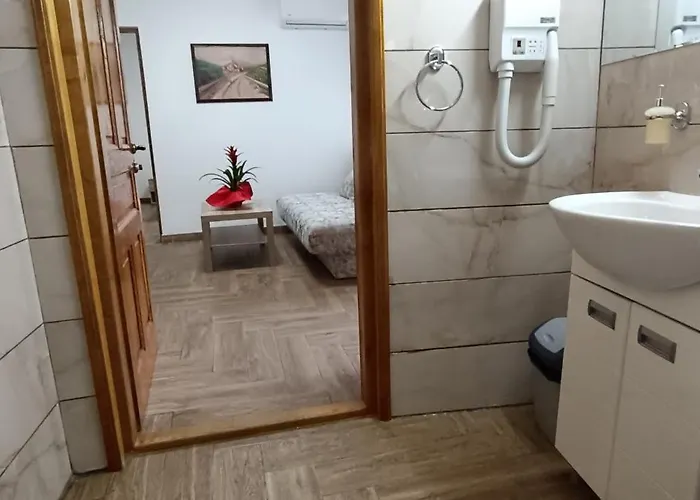 Daire Petrovaradinski Dvor Petrovaradin