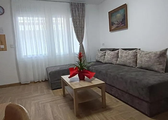 Daire Petrovaradinski Dvor Petrovaradin